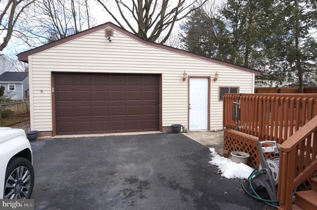 20 CORAL DR, Hamilton, NJ 08619