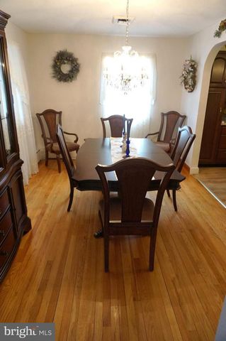 20 CORAL DR, Hamilton, NJ 08619