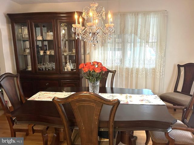 20 CORAL DR, Hamilton, NJ 08619