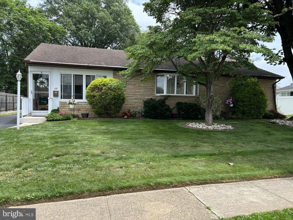 20 CORAL DR, Hamilton, NJ 08619