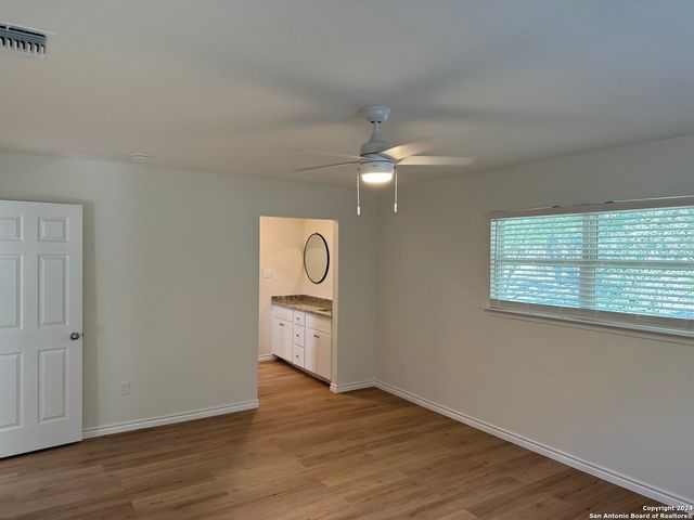 1703 SEARCY DR, San Antonio, TX 78232