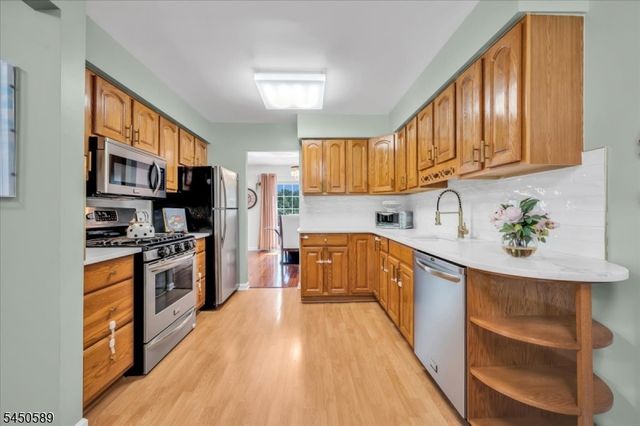 107 Choctaw Ridge Rd, Branchburg Twp., NJ 08876