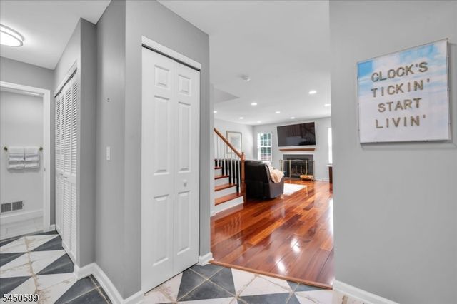 107 Choctaw Ridge Rd, Branchburg Twp., NJ 08876
