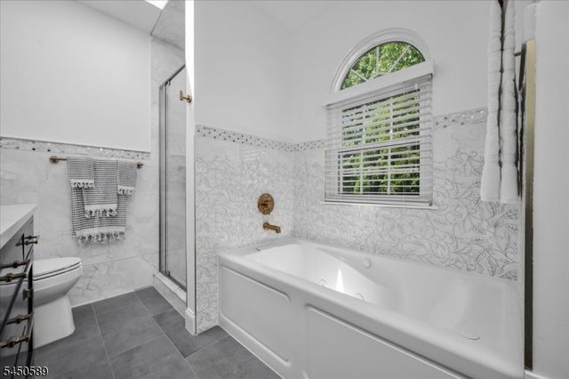 107 Choctaw Ridge Rd, Branchburg Twp., NJ 08876