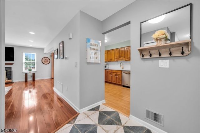 107 Choctaw Ridge Rd, Branchburg Twp., NJ 08876