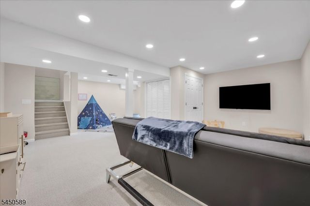 107 Choctaw Ridge Rd, Branchburg Twp., NJ 08876