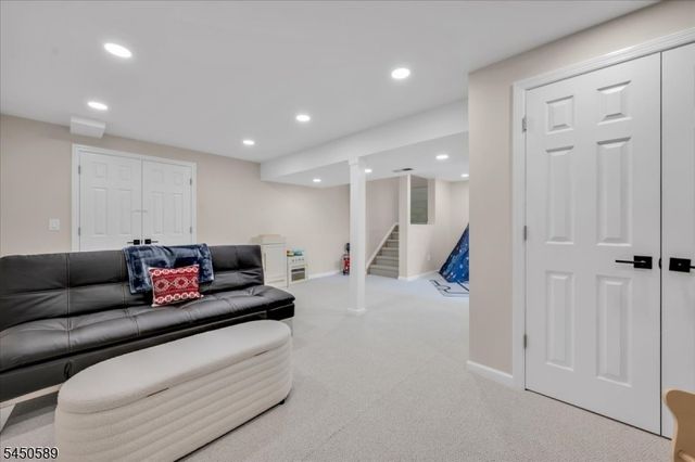 107 Choctaw Ridge Rd, Branchburg Twp., NJ 08876
