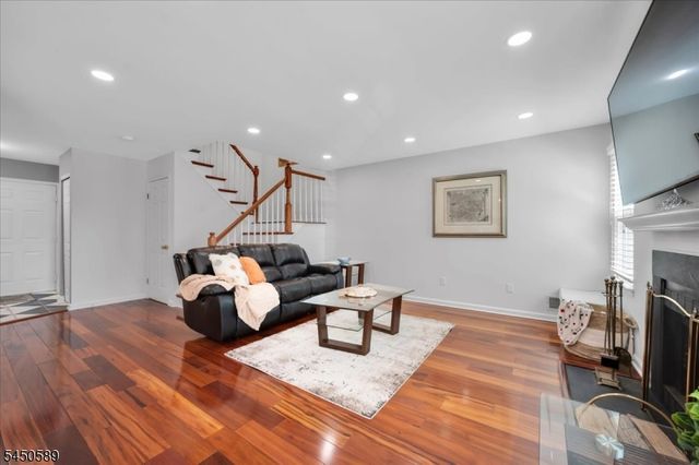 107 Choctaw Ridge Rd, Branchburg Twp., NJ 08876