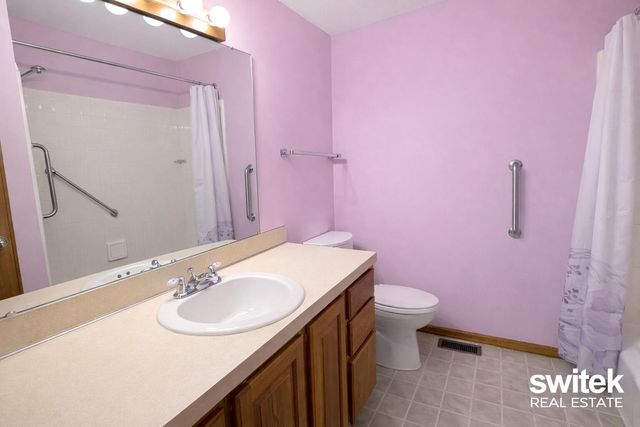 202 Bona Vista Drive NW, Grand Rapids, MI 49504