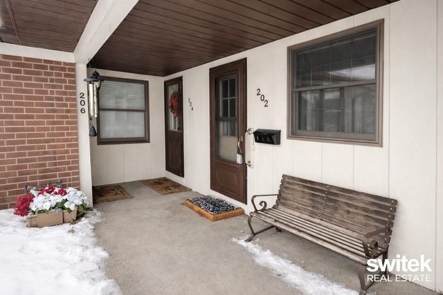 202 Bona Vista Drive NW, Grand Rapids, MI 49504