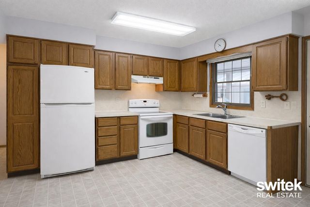 202 Bona Vista Drive NW, Grand Rapids, MI 49504