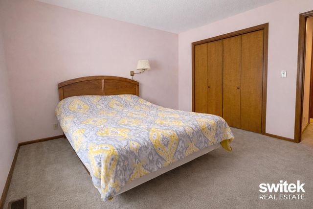 202 Bona Vista Drive NW, Grand Rapids, MI 49504