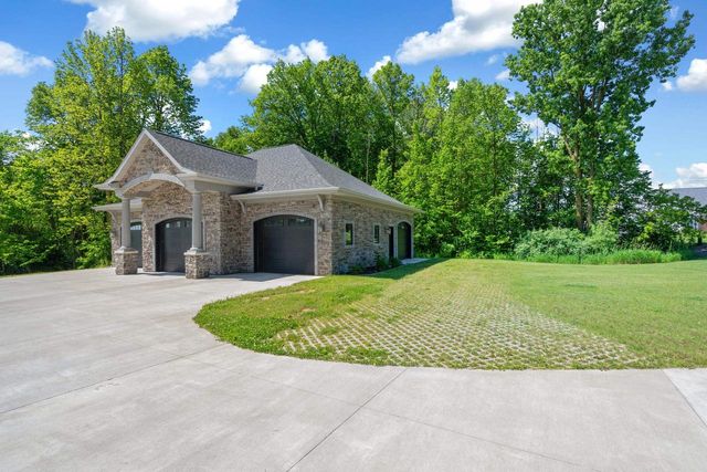 6800 N PURDY PARKWAY, Appleton, WI 54913