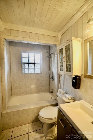 7633 Gwynne Hill Road, Charlotte, NC 28215