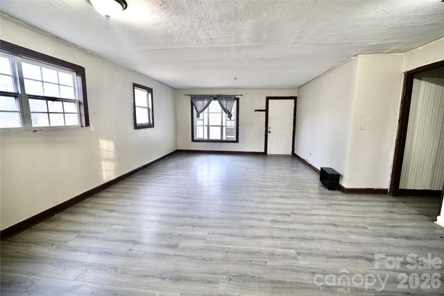 7633 Gwynne Hill Road, Charlotte, NC 28215