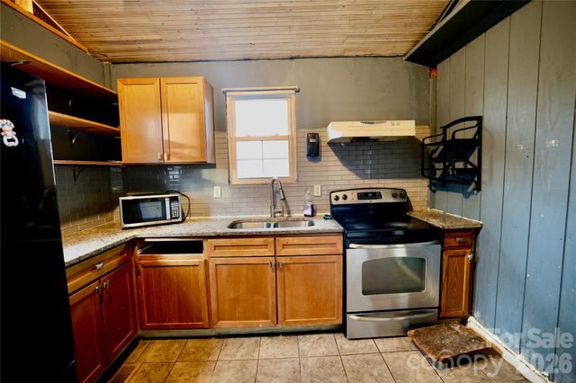 7633 Gwynne Hill Road, Charlotte, NC 28215