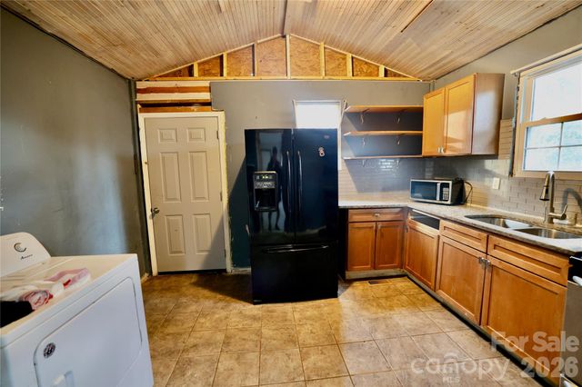 7633 Gwynne Hill Road, Charlotte, NC 28215