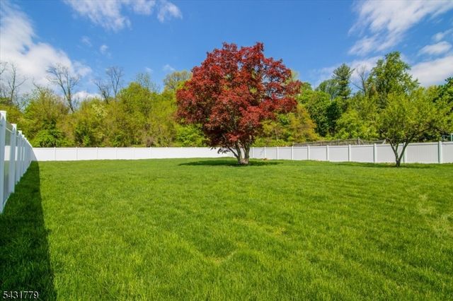 74 Hillside Ave, Livingston Twp., NJ 07039