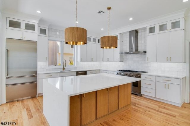 74 Hillside Ave, Livingston Twp., NJ 07039