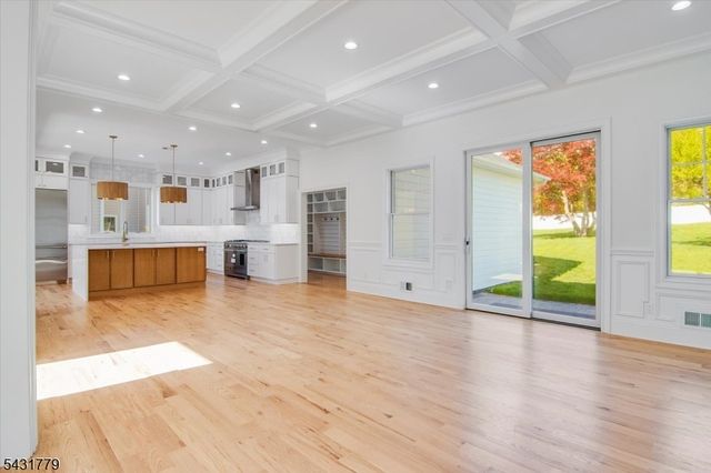 74 Hillside Ave, Livingston Twp., NJ 07039