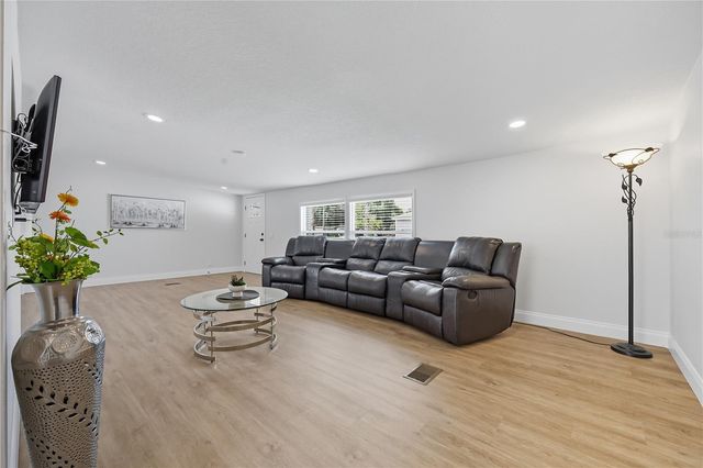 4607 DUNKELD AVENUE, Orlando, FL 32822