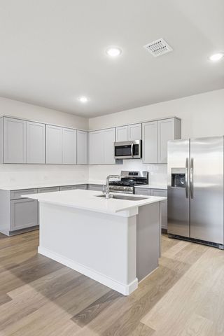 881 Rockcloud Drive, Fort Worth, TX 76052