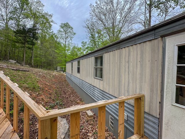 460 N Lake Drive, Burnside, KY 42519