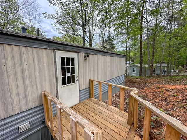 460 N Lake Drive, Burnside, KY 42519