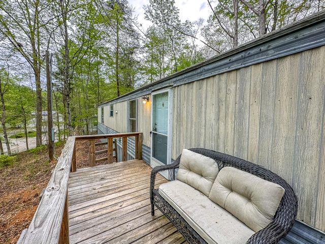 460 N Lake Drive, Burnside, KY 42519
