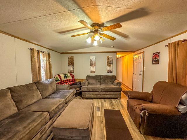 460 N Lake Drive, Burnside, KY 42519