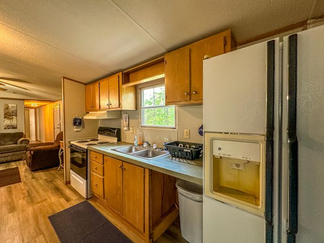 460 N Lake Drive, Burnside, KY 42519