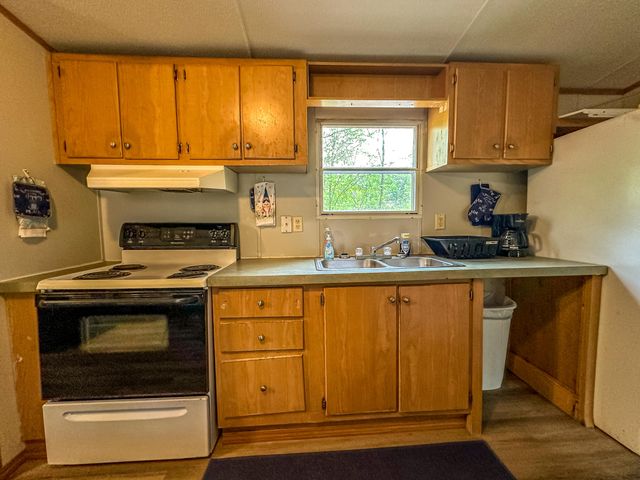 460 N Lake Drive, Burnside, KY 42519