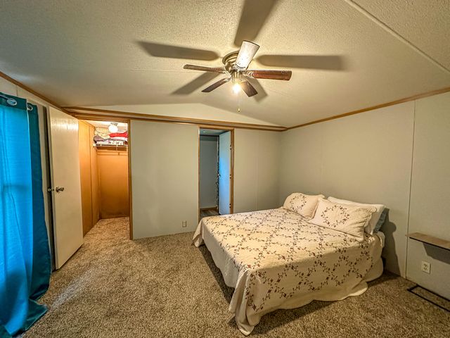 460 N Lake Drive, Burnside, KY 42519