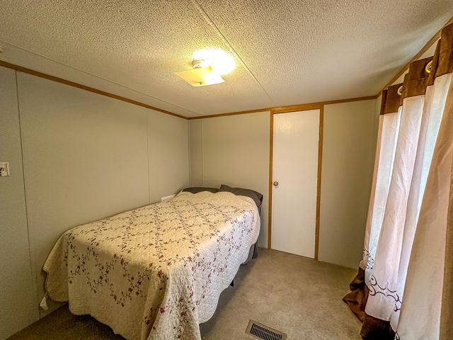 460 N Lake Drive, Burnside, KY 42519