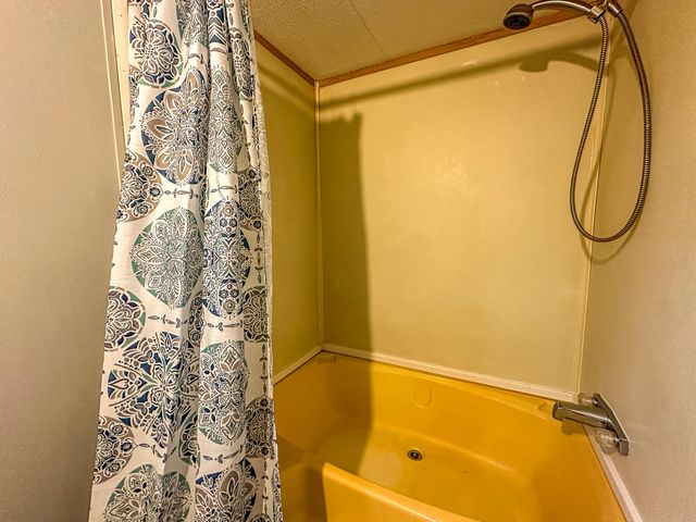 460 N Lake Drive, Burnside, KY 42519