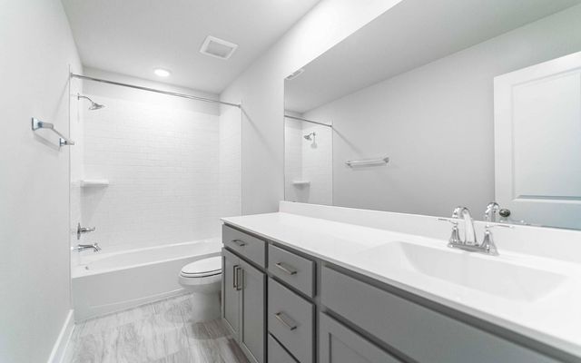 8915 Rose Jade Drive, Iowa Colony, TX 77583