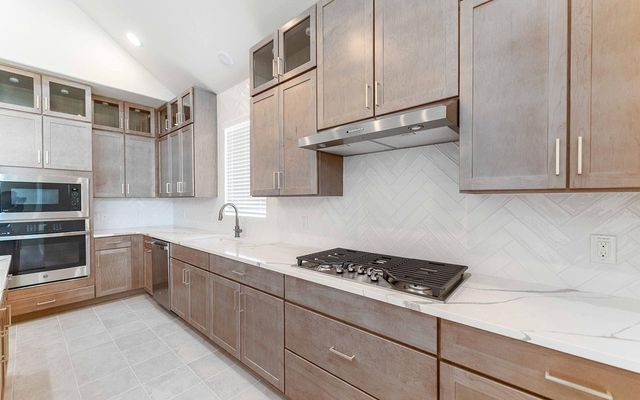 8915 Rose Jade Drive, Iowa Colony, TX 77583
