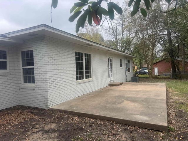 104 E Glenn St, Longview, TX 75602