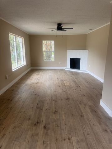 104 E Glenn St, Longview, TX 75602