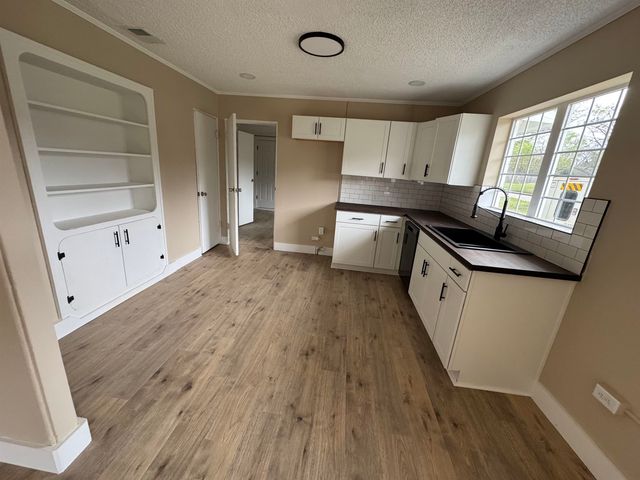 104 E Glenn St, Longview, TX 75602