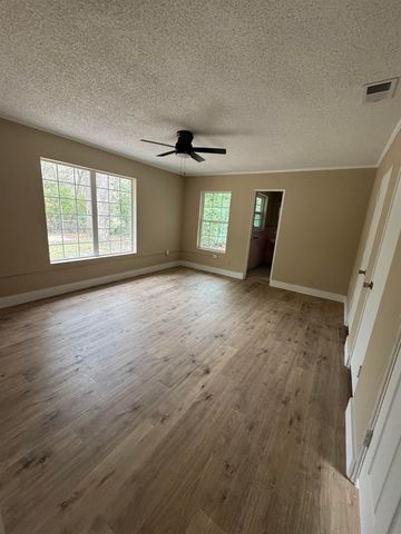 104 E Glenn St, Longview, TX 75602