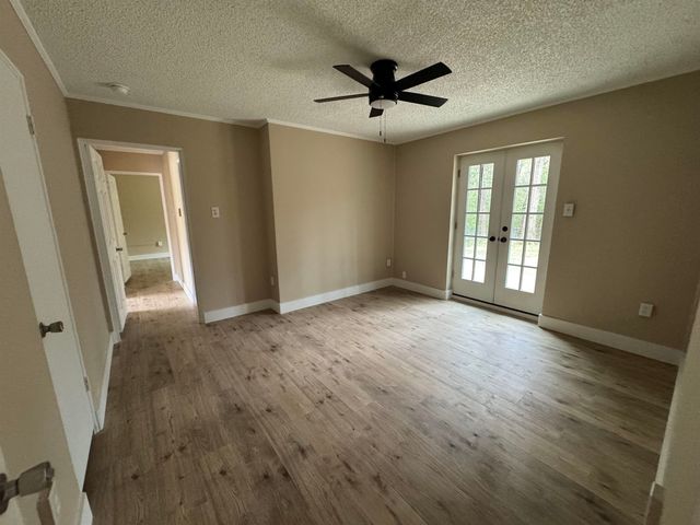 104 E Glenn St, Longview, TX 75602