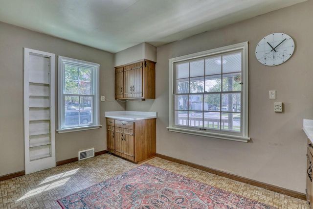 180 Henry Clay STREET, Whitefish Bay, WI 53217