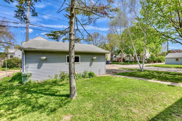 180 Henry Clay STREET, Whitefish Bay, WI 53217