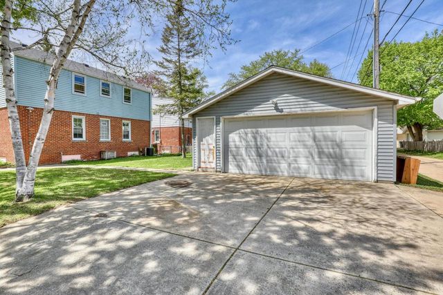 180 Henry Clay STREET, Whitefish Bay, WI 53217