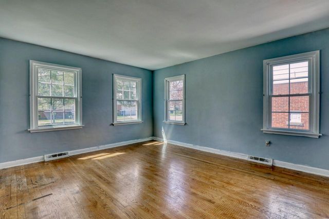 180 Henry Clay STREET, Whitefish Bay, WI 53217