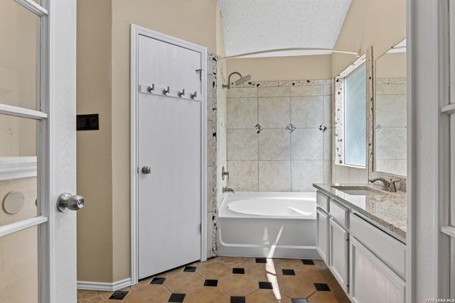 4210 Knollpond, San Antonio, TX 78247
