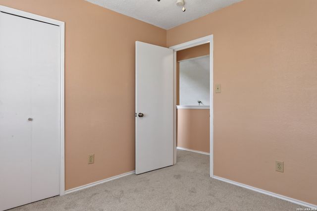 4210 Knollpond, San Antonio, TX 78247