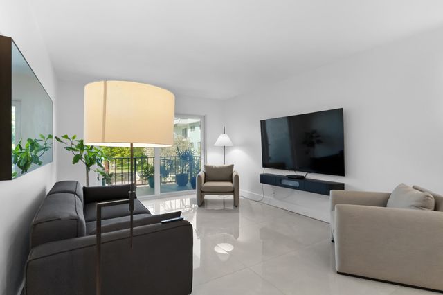 3004 NE 5th Terrace 210-c, Wilton Manors, FL 33334