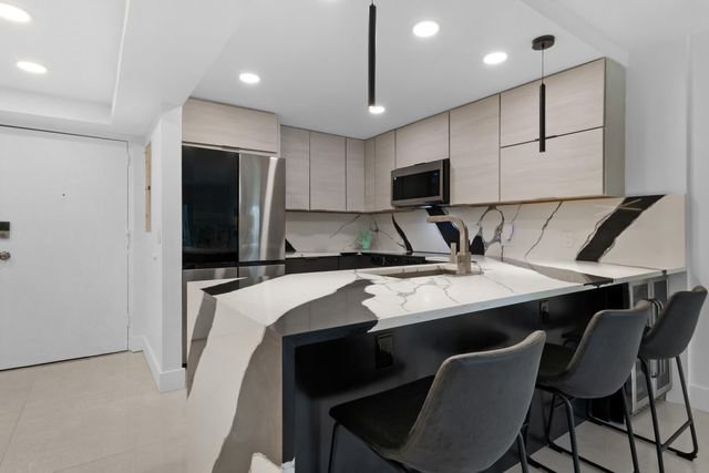 3004 NE 5th Terrace 210-c, Wilton Manors, FL 33334